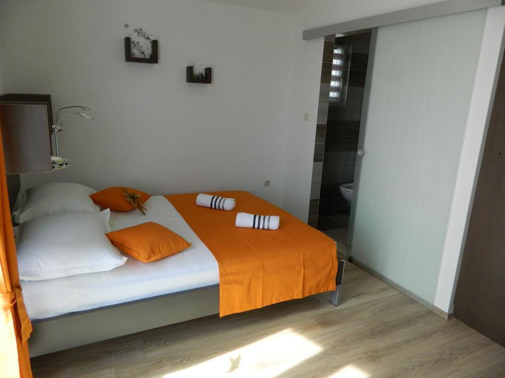 Apartmani Marinovic พอดโกรา ภายนอก รูปภาพ