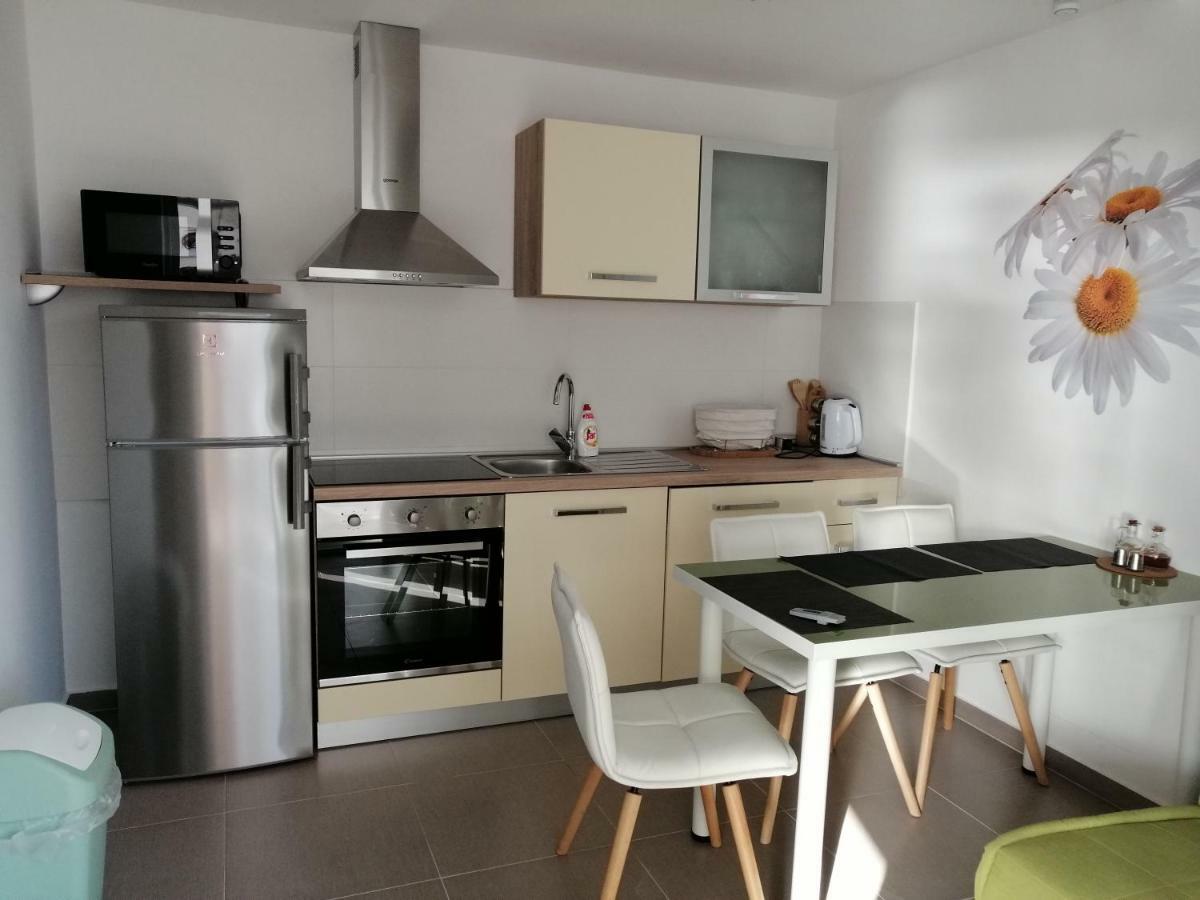Apartmani Marinovic พอดโกรา ภายนอก รูปภาพ