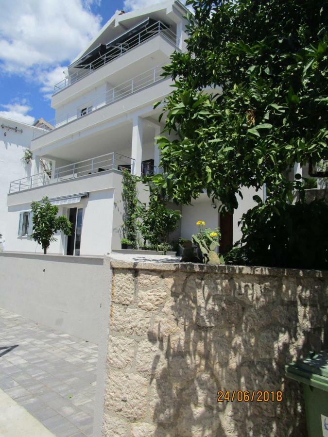 Apartmani Marinovic พอดโกรา ภายนอก รูปภาพ