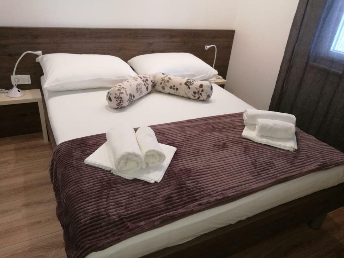 Apartmani Marinovic พอดโกรา ภายนอก รูปภาพ